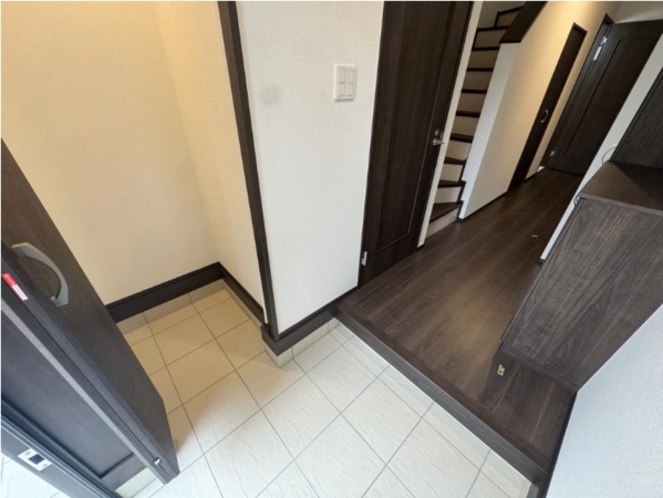 八尾市山本町南、新築一戸建ての玄関画像です