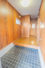 八尾市大竹、中古一戸建ての玄関画像です