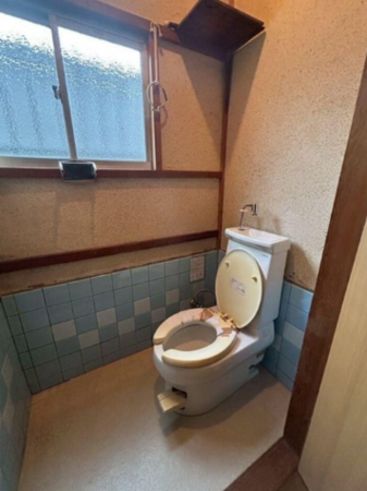 八尾市大竹、中古一戸建てのトイレ画像です