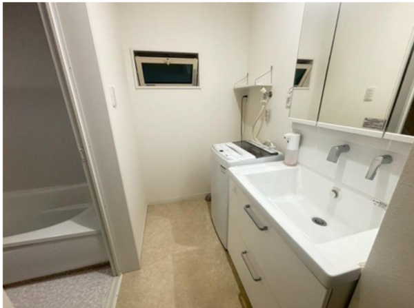 八尾市長池町、中古一戸建ての洗面画像です