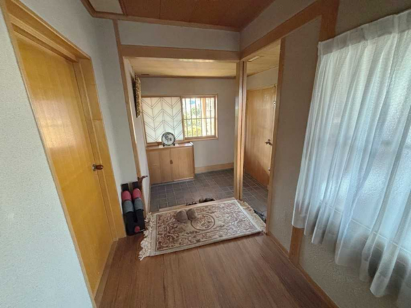 八尾市刑部、中古一戸建ての玄関画像です