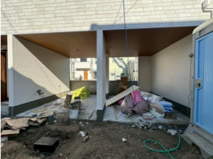 八尾市南亀井町、新築一戸建ての前面道路を含む現地写真画像です