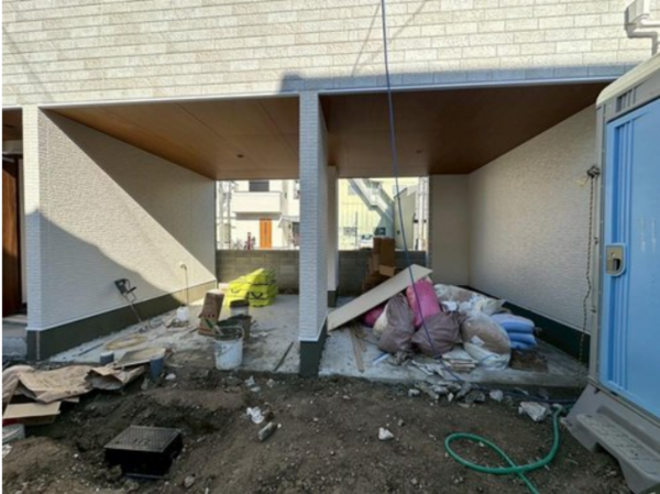 八尾市南亀井町、新築一戸建ての前面道路を含む現地写真画像です