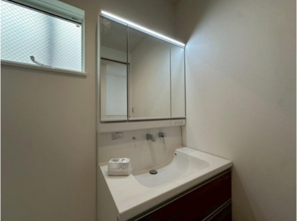 八尾市南亀井町、新築一戸建ての洗面画像です