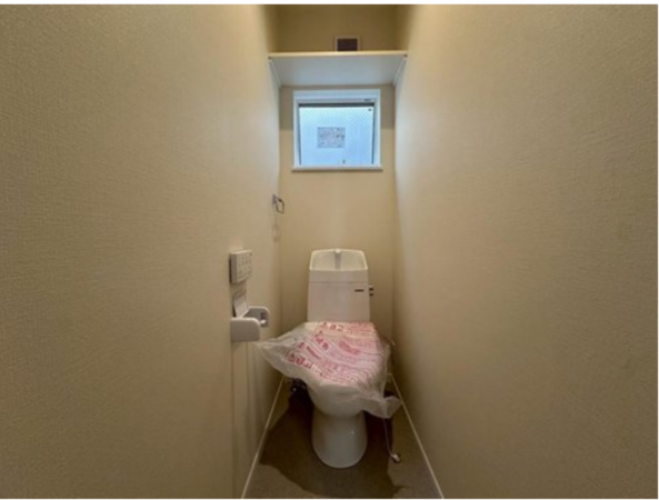 八尾市南亀井町、新築一戸建てのトイレ画像です