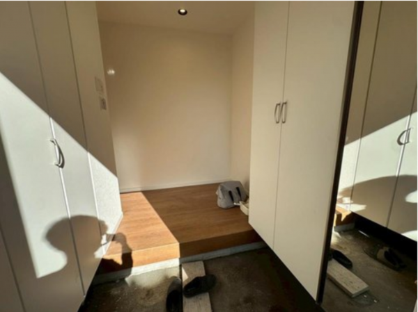 八尾市南亀井町、新築一戸建ての玄関画像です