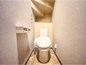 八尾市相生町、中古一戸建てのトイレ画像です