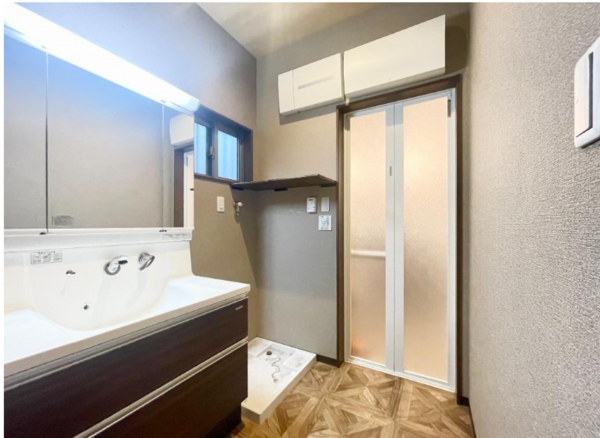 八尾市相生町、中古一戸建ての洗面画像です