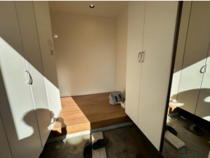 八尾市南亀井町、新築一戸建ての玄関画像です