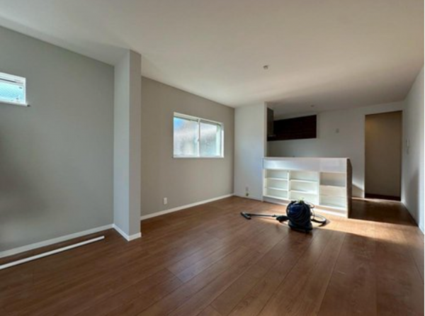 八尾市南亀井町、新築一戸建ての居間画像です