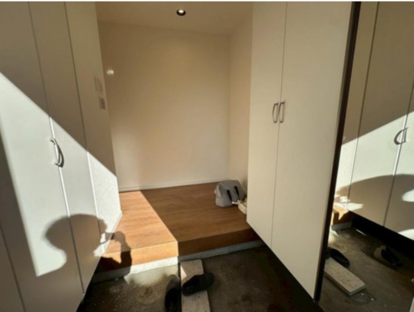 八尾市南亀井町、新築一戸建ての玄関画像です