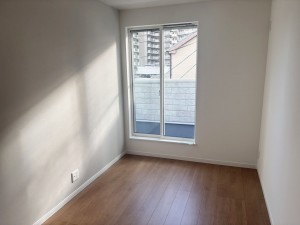 八尾市渋川町、新築一戸建ての寝室画像です