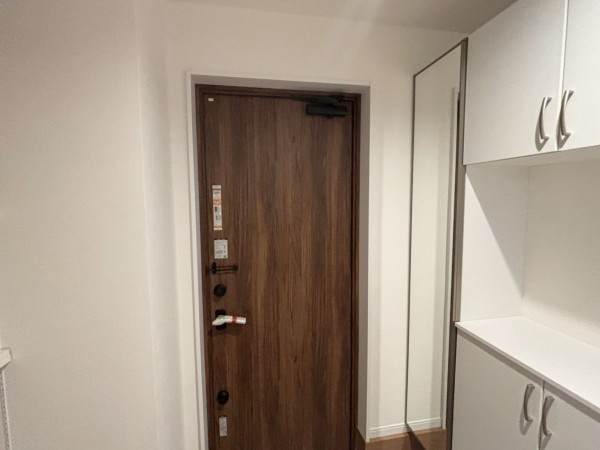 八尾市渋川町、新築一戸建ての玄関画像です