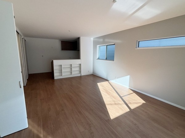 八尾市渋川町、新築一戸建ての居間画像です