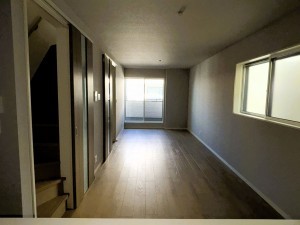 八尾市東弓削、新築一戸建ての居間画像です