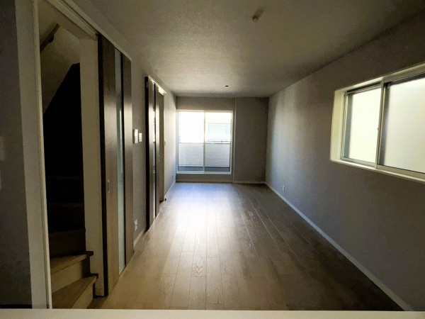 八尾市東弓削、新築一戸建ての居間画像です