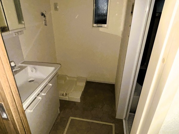 八尾市東弓削、新築一戸建ての洗面画像です