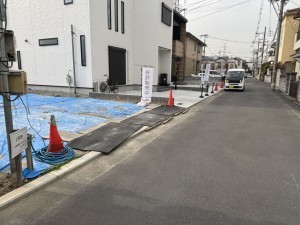 八尾市八尾木、土地の前面道路を含む現地写真画像です