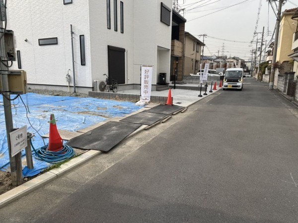 八尾市八尾木、土地の前面道路を含む現地写真画像です