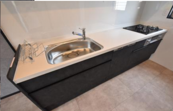 八尾市南本町、中古一戸建てのキッチン画像です