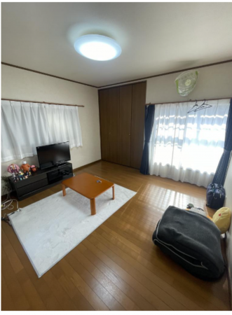 八尾市、中古一戸建ての居間画像です