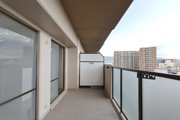 八尾市永畑町、マンションのバルコニー画像です