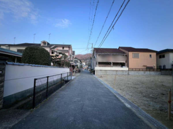 八尾市、土地の前面道路を含む現地写真画像です