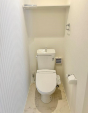 八尾市山城町、新築一戸建てのトイレ画像です