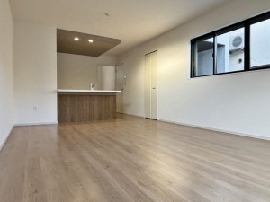 八尾市南本町、新築一戸建ての居間画像です