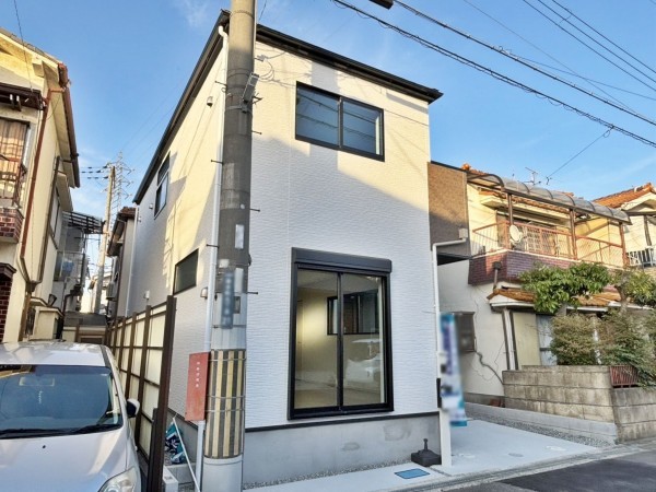 八尾市南本町、新築一戸建ての外観画像です