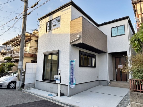 八尾市南本町、新築一戸建ての外観画像です