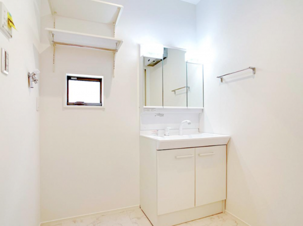 八尾市東山本新町、新築一戸建ての洗面画像です