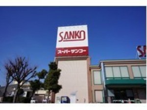 八尾市相生町、中古一戸建てのショッピングセンター画像です