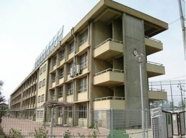 八尾市相生町、中古一戸建ての中学校画像です