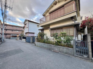 八尾市高安町北、土地の前面道路を含む現地写真画像です