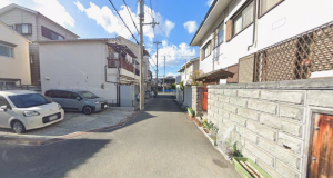 八尾市曙川東、新築一戸建ての前面道路を含む現地写真画像です