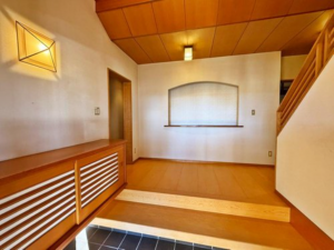 八尾市刑部、中古一戸建ての玄関画像です