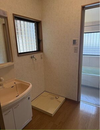 八尾市弓削町南、中古一戸建ての洗面画像です