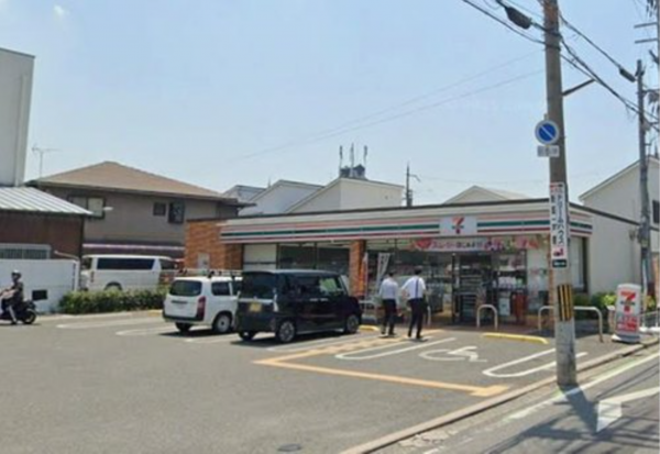 八尾市小畑町、中古一戸建てのコンビニ画像です