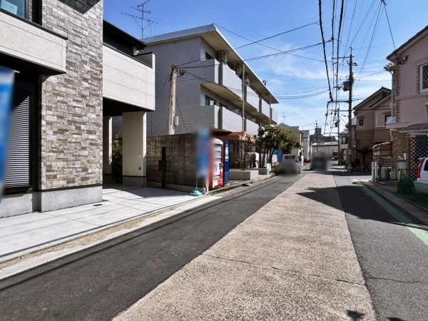 八尾市安中町、新築一戸建ての前面道路を含む現地写真画像です