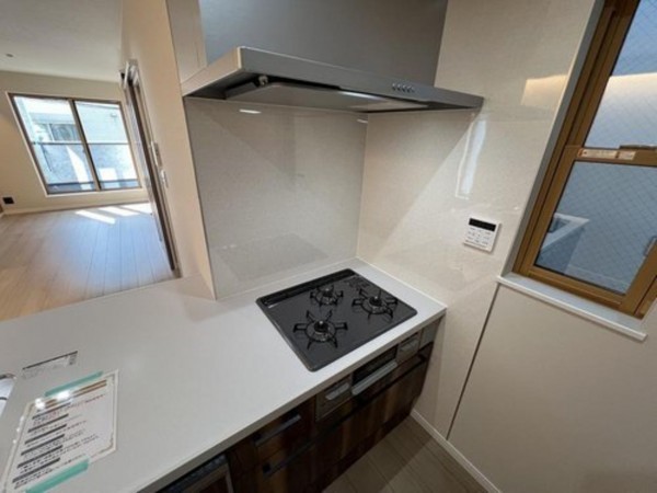 八尾市長池町、新築一戸建てのキッチン画像です