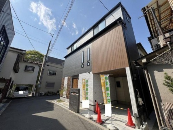 八尾市長池町、新築一戸建ての前面道路を含む現地写真画像です