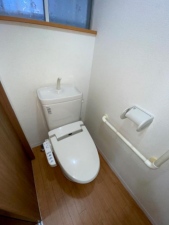 八尾市福万寺町、中古一戸建てのトイレ画像です