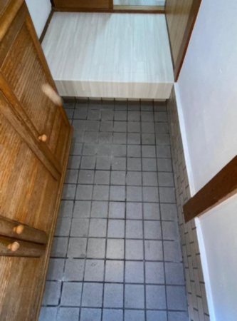 八尾市福万寺町、中古一戸建ての玄関画像です