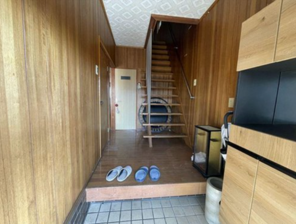 八尾市山本町北、中古一戸建ての玄関画像です