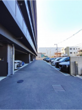 八尾市、マンションの駐車場画像です