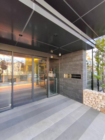 八尾市、マンションのエントランス画像です