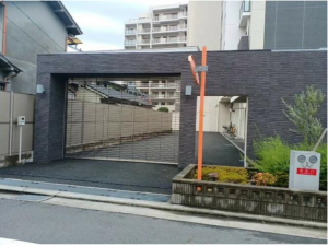 八尾市東本町、マンションの駐車場画像です