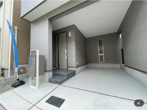 八尾市荘内町、新築一戸建ての駐車場画像です