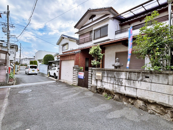 八尾市東山本新町、土地の前面道路を含む現地写真画像です
